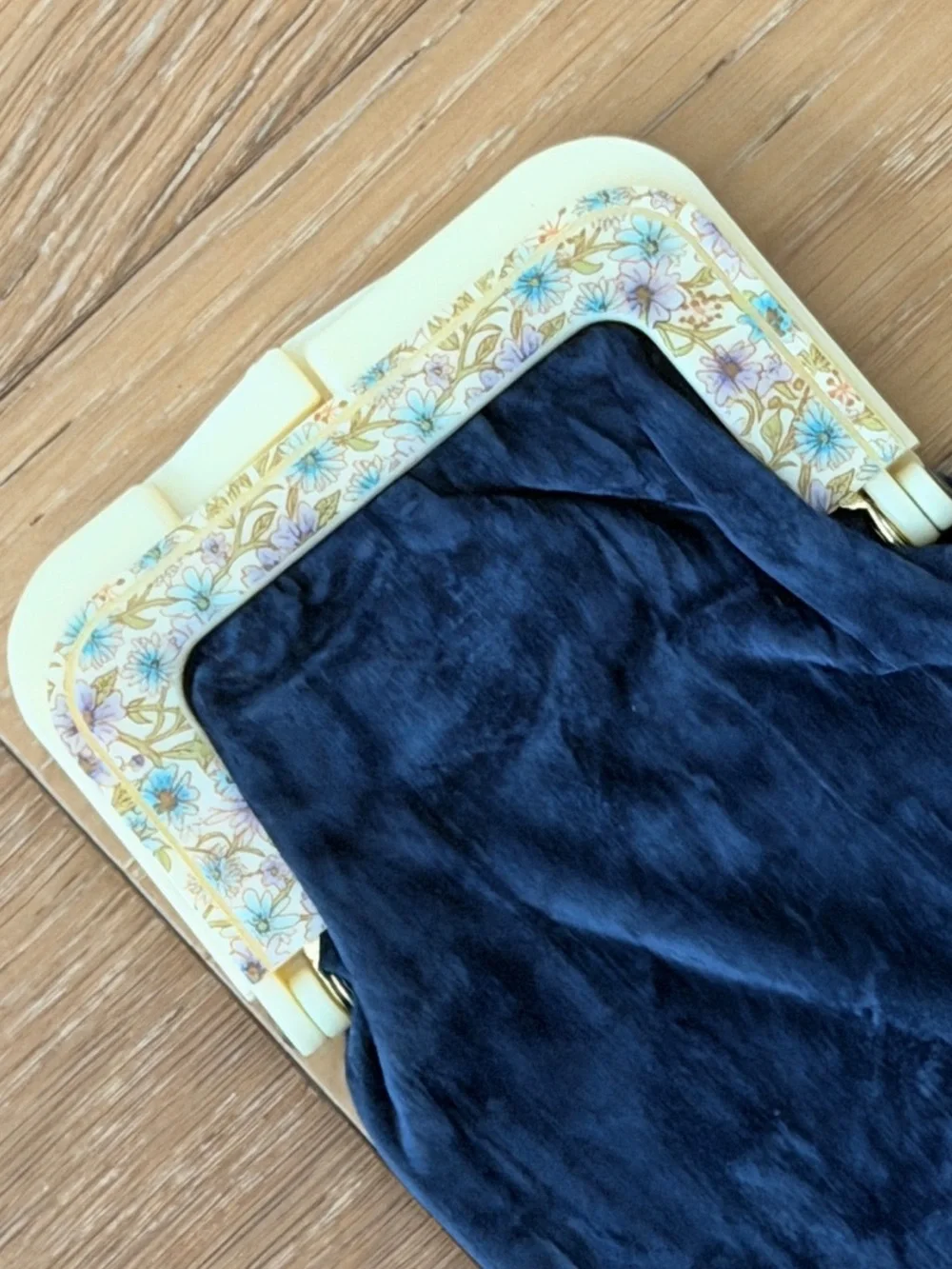 VTG 70s Roger Gimbel Navy Velvet Kiss Lock Pouch Glasses Floral Lucite Frame MCM